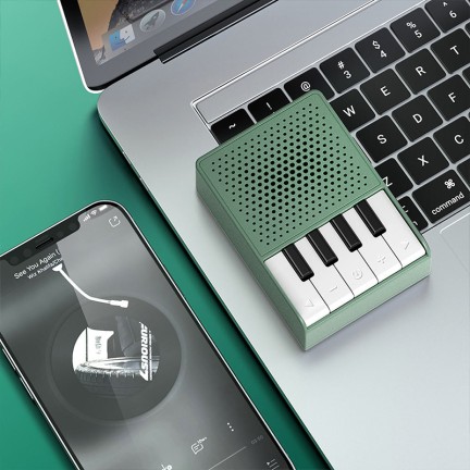 Piano-shaped stereo Bluetooth retro speaker